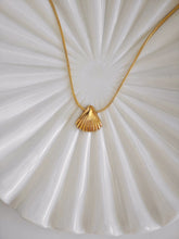 Muschel Halskette in gold aus 18k Edelstahl von Lymaja Jewelry